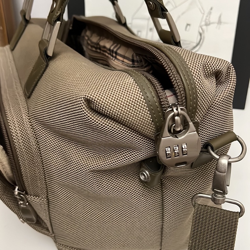 WorldBound Woven Fabric Carry-on Weekender Travel Duffel Bag Luggage Olive - Picture 9 of 10